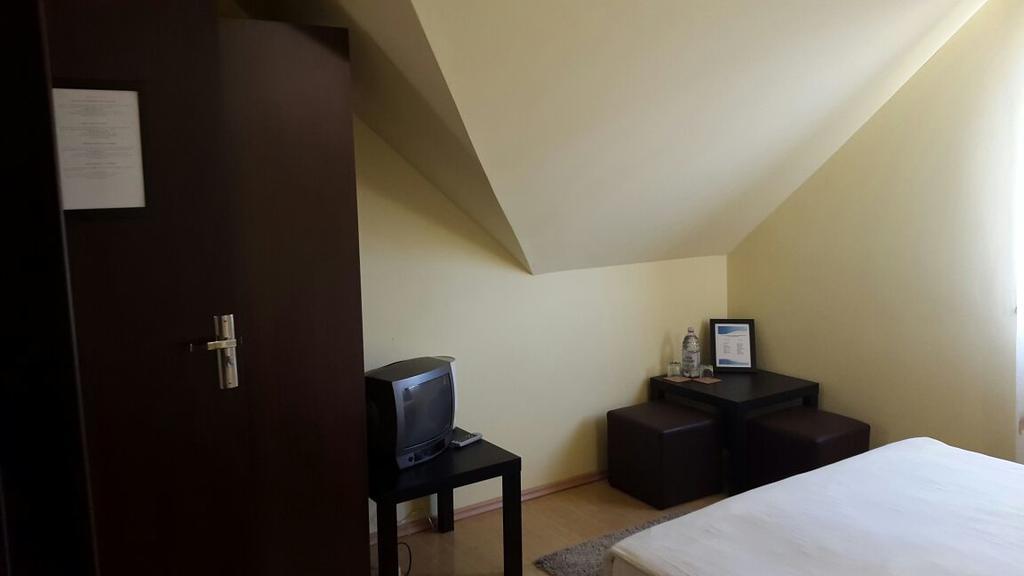 Pensiunea Family Zone Rosiori de Vede Ngoại thất bức ảnh